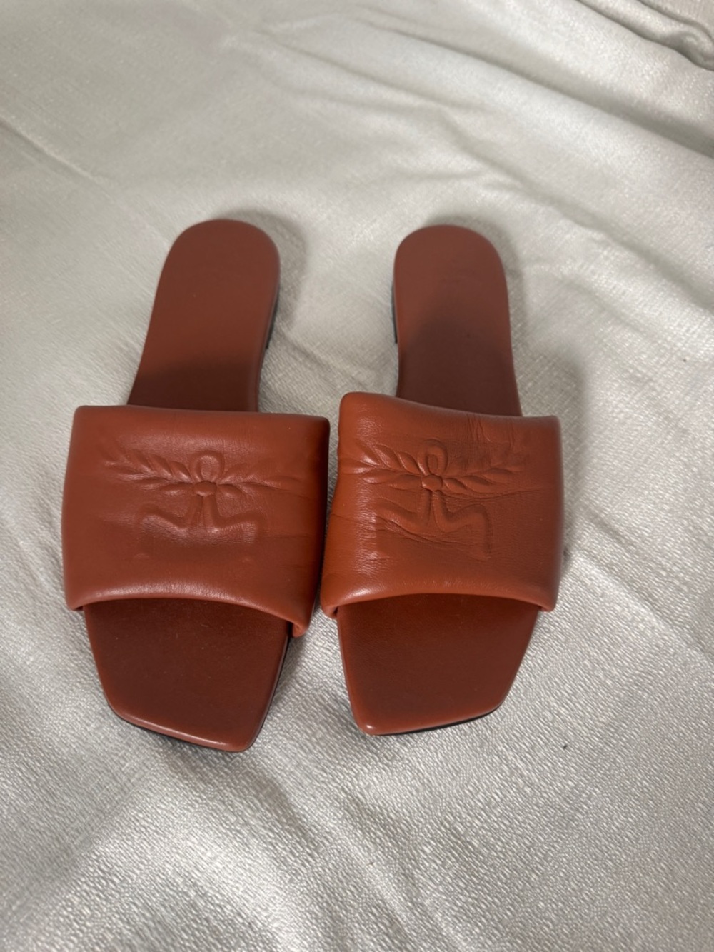 MCM Cognac Leather Slide Sandals Size 40 Made in Italy Logo Embossed